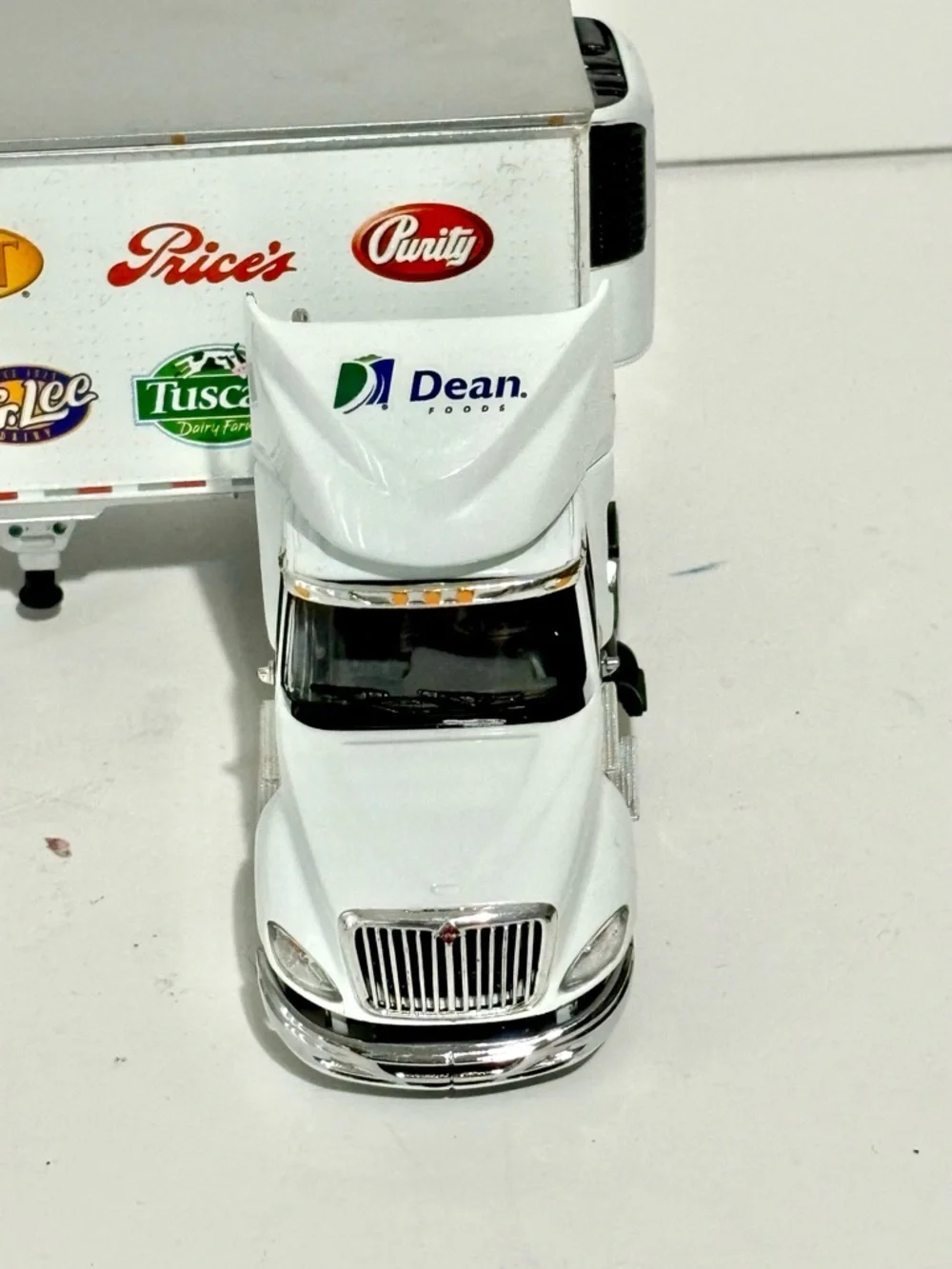 DEAN FOODS 1:64 SCALE INTERNATIONAL PROSTAR TRACTOR-TRAILER WITH THERMO KING